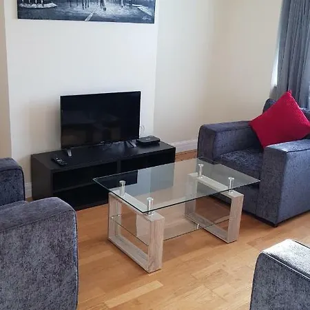 Elegant And Spacious 2 Bedroom